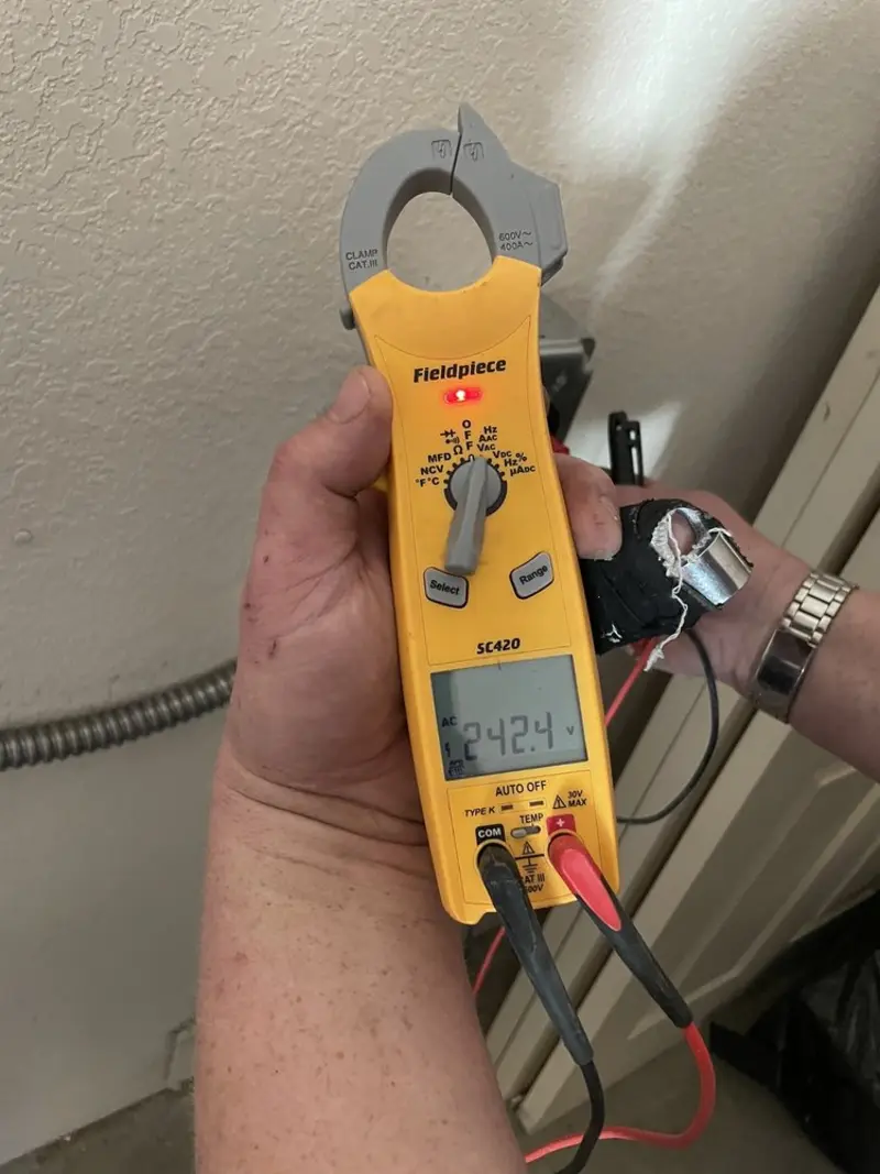 Voltage testing with clamp meter during Outlet Installation in Delta